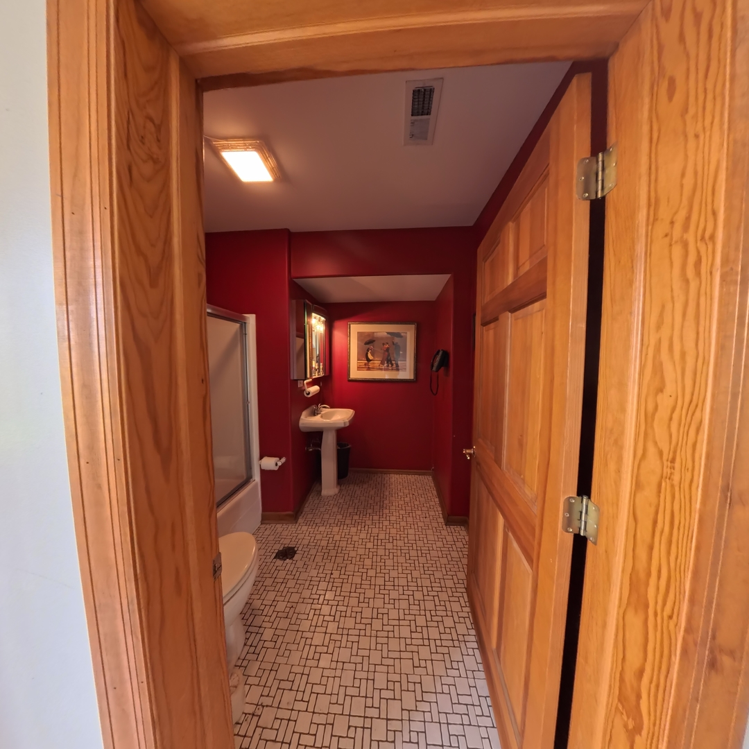 805 E Palatine Road, Palatine, IL 60074