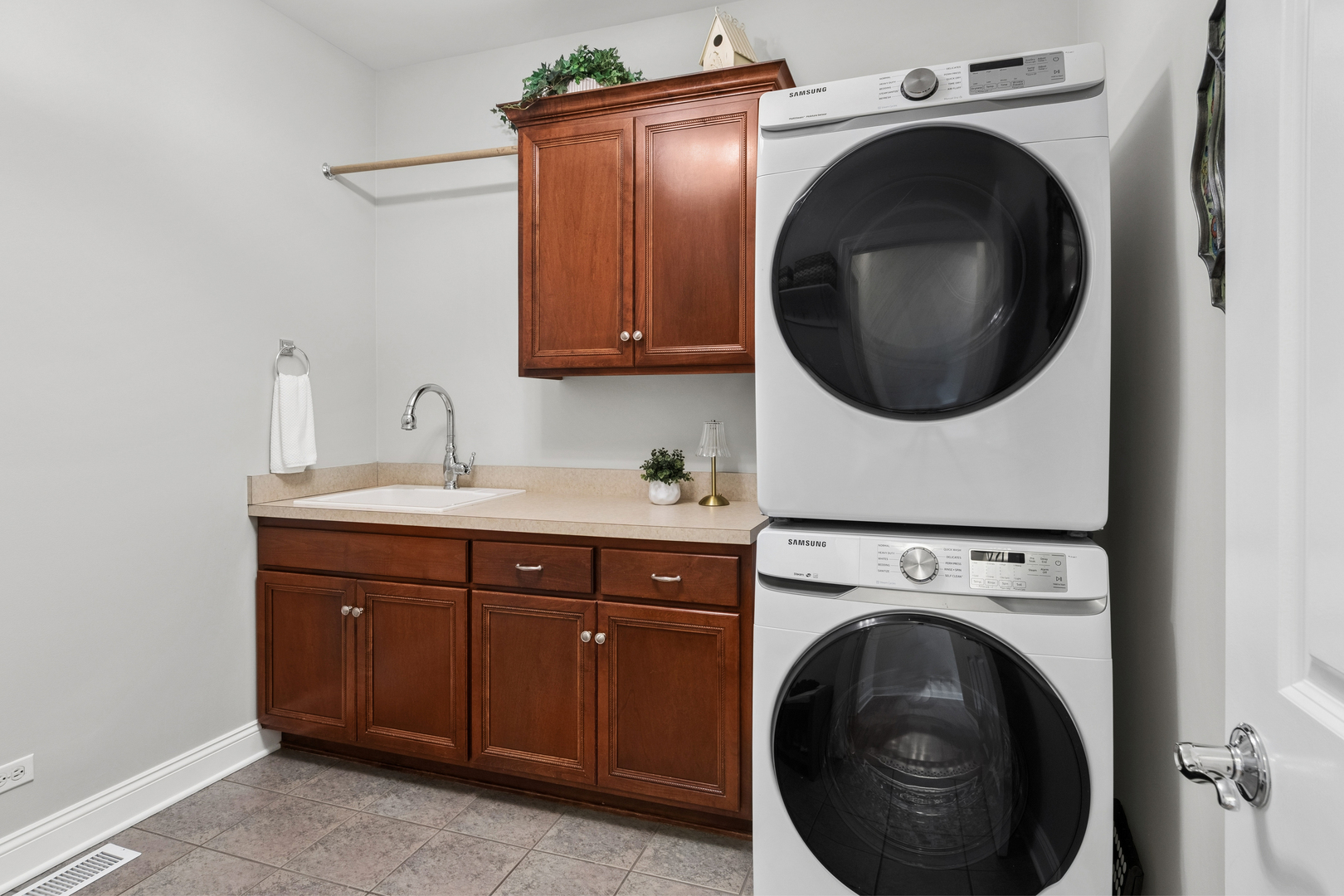 25822 Meadowland Circle, Plainfield, IL 60585