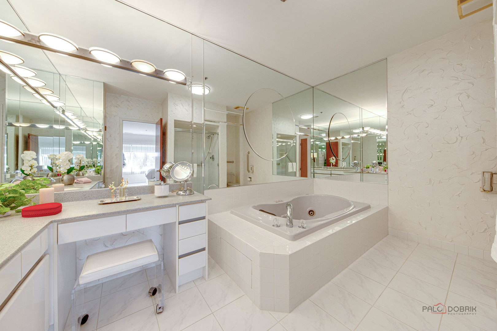 209 Rivershire Lane #203, Lincolnshire, IL 60069