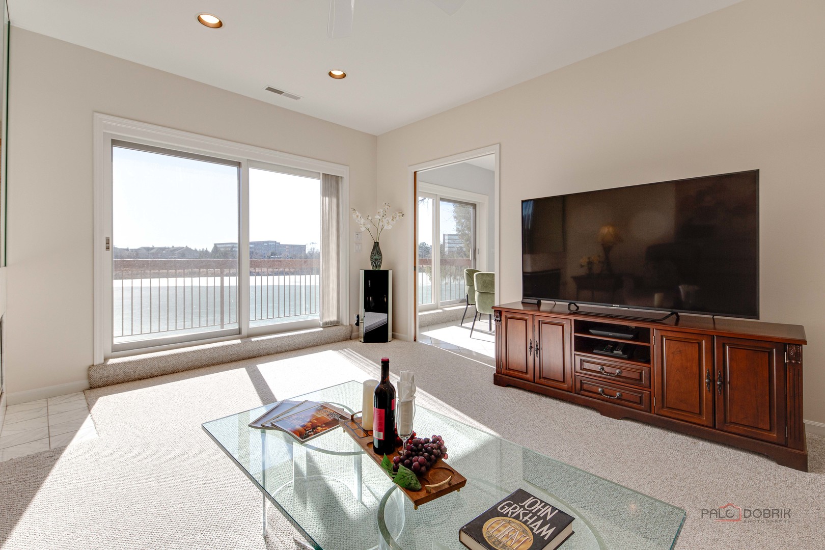 209 Rivershire Lane #203, Lincolnshire, IL 60069