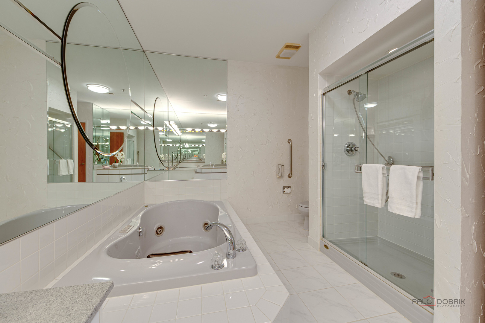 209 Rivershire Lane #203, Lincolnshire, IL 60069