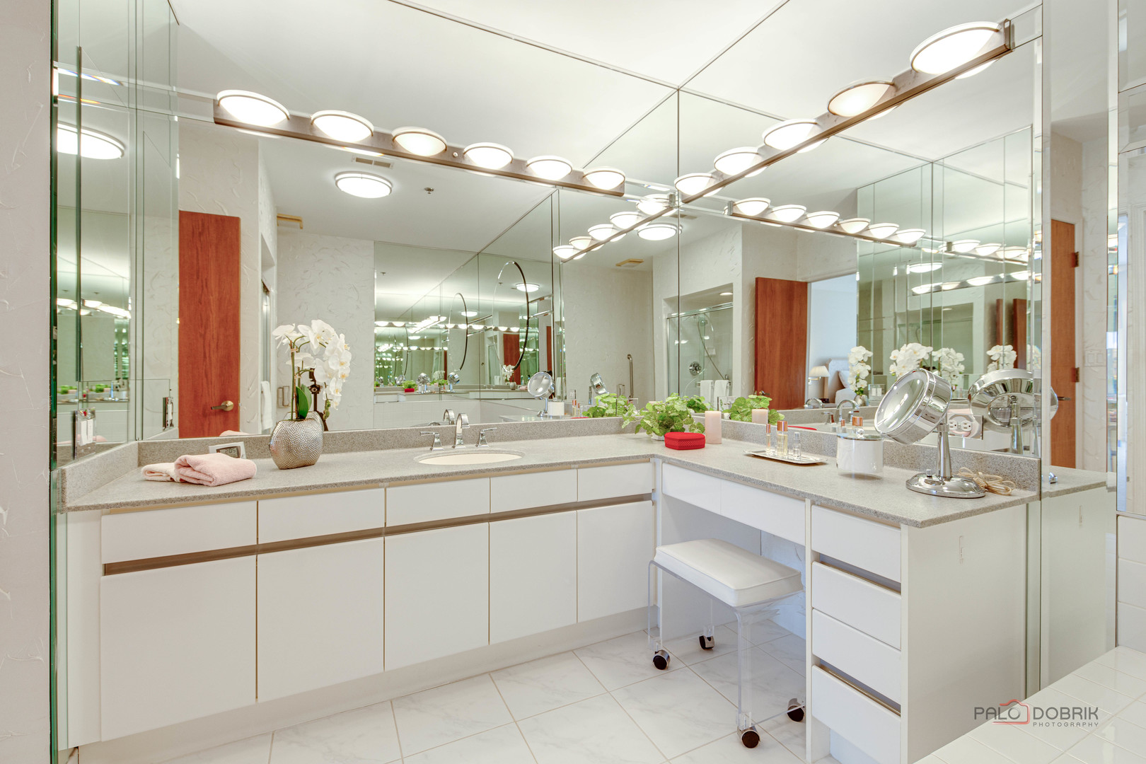 209 Rivershire Lane #203, Lincolnshire, IL 60069