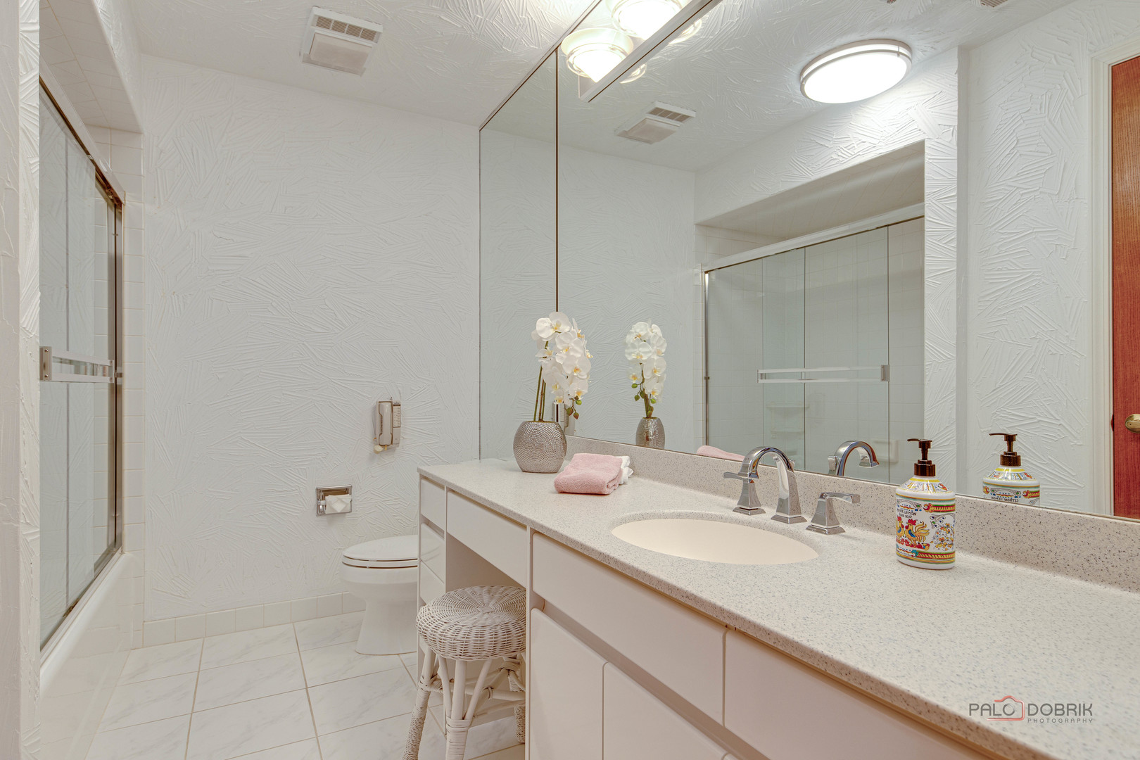 209 Rivershire Lane #203, Lincolnshire, IL 60069