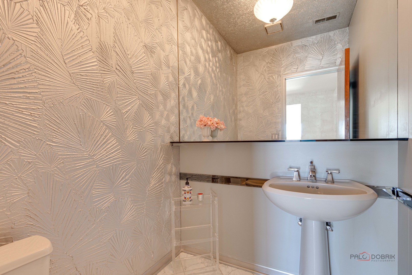 209 Rivershire Lane #203, Lincolnshire, IL 60069