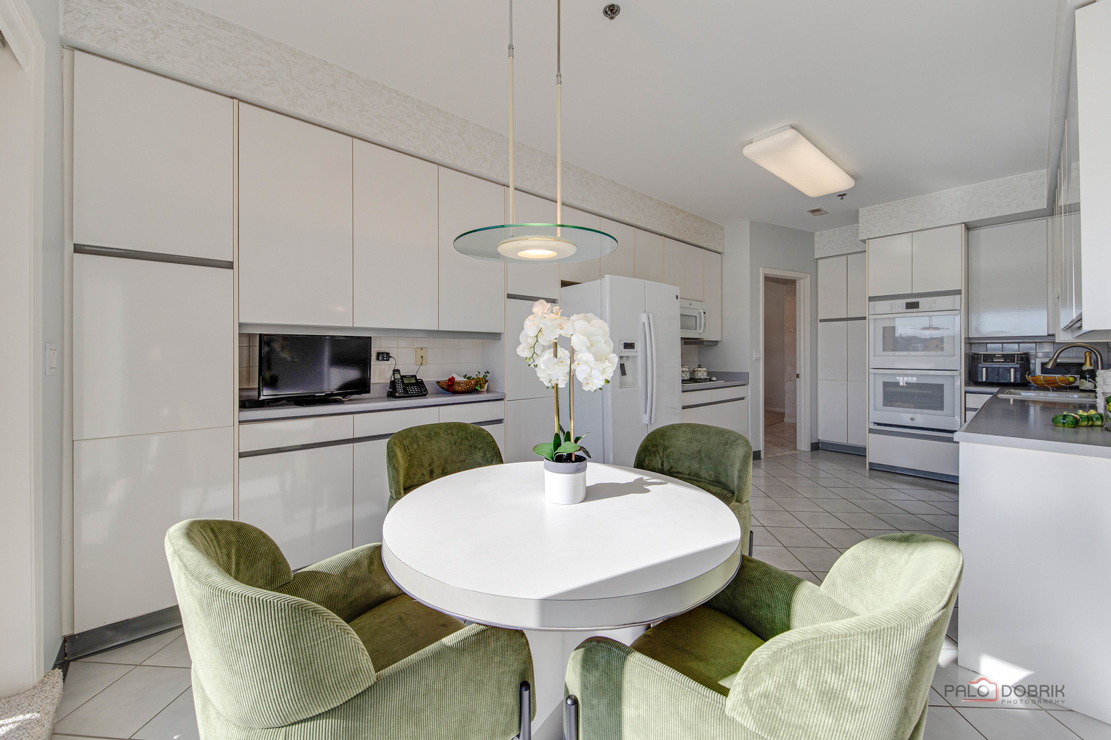 209 Rivershire Lane #203, Lincolnshire, IL 60069