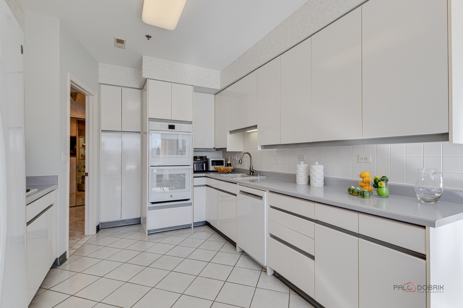 209 Rivershire Lane #203, Lincolnshire, IL 60069