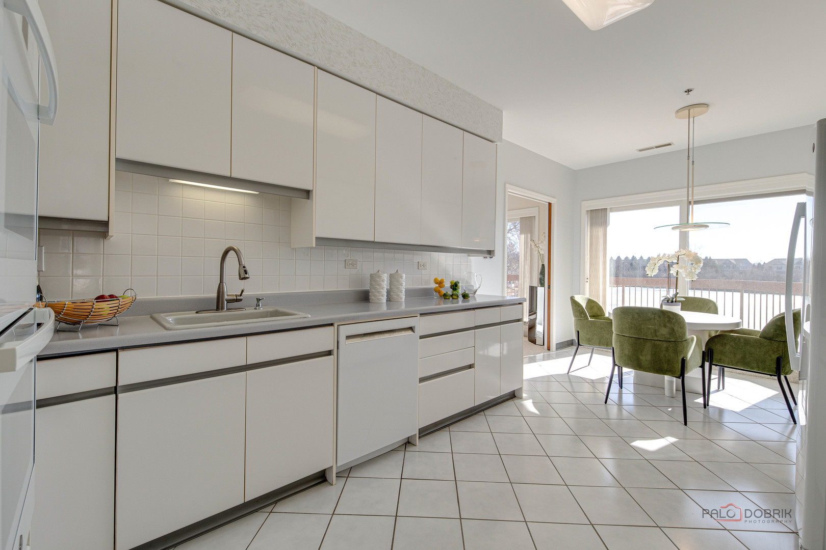 209 Rivershire Lane #203, Lincolnshire, IL 60069