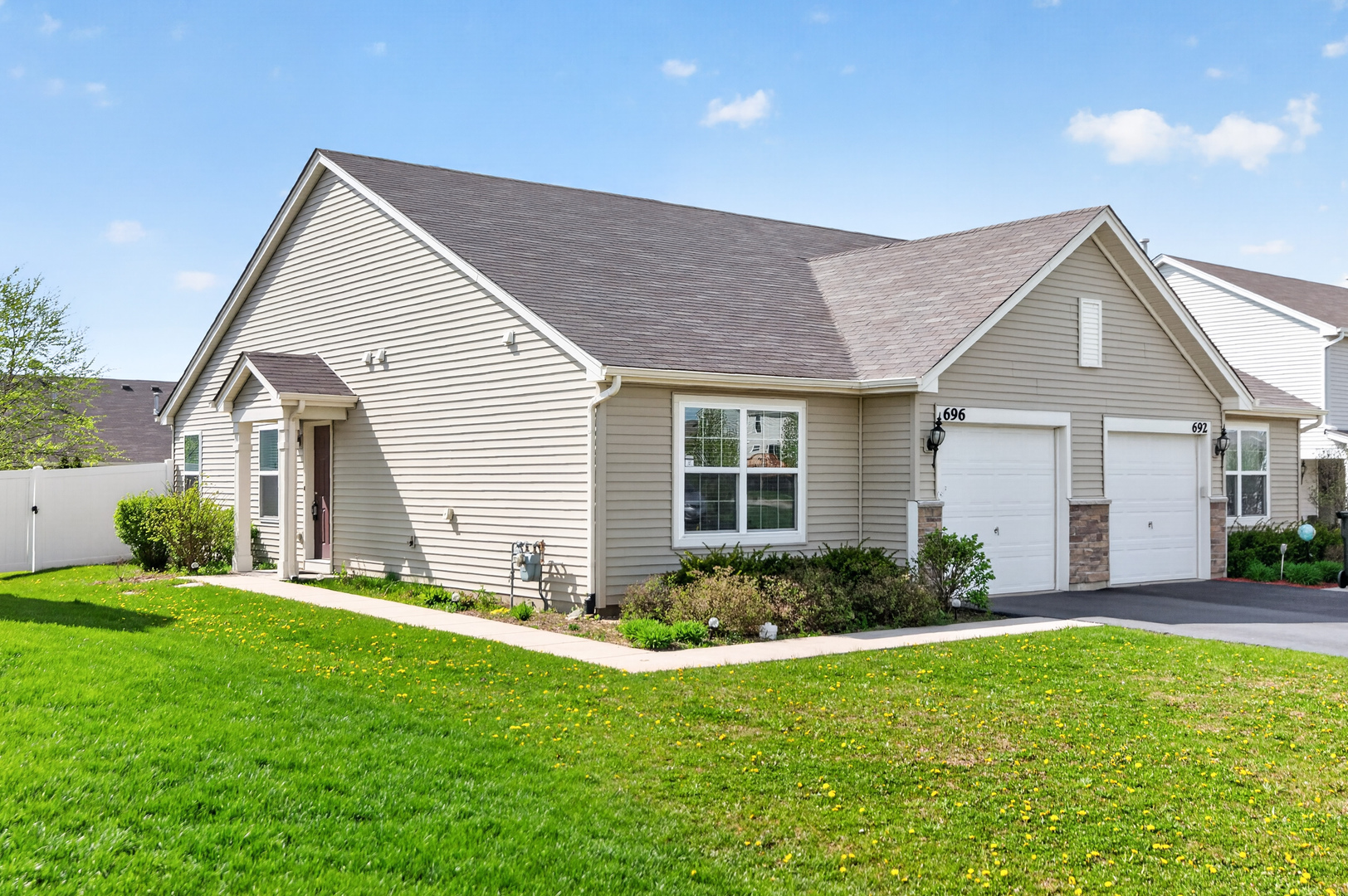 696 Vine Street, Hampshire, IL 60140