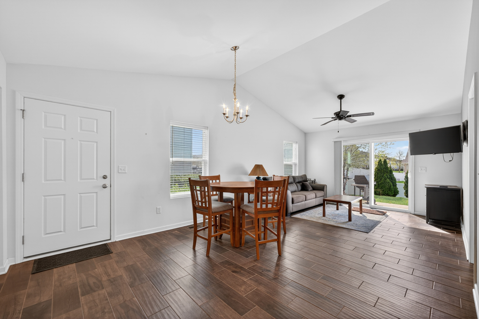 696 Vine Street, Hampshire, IL 60140