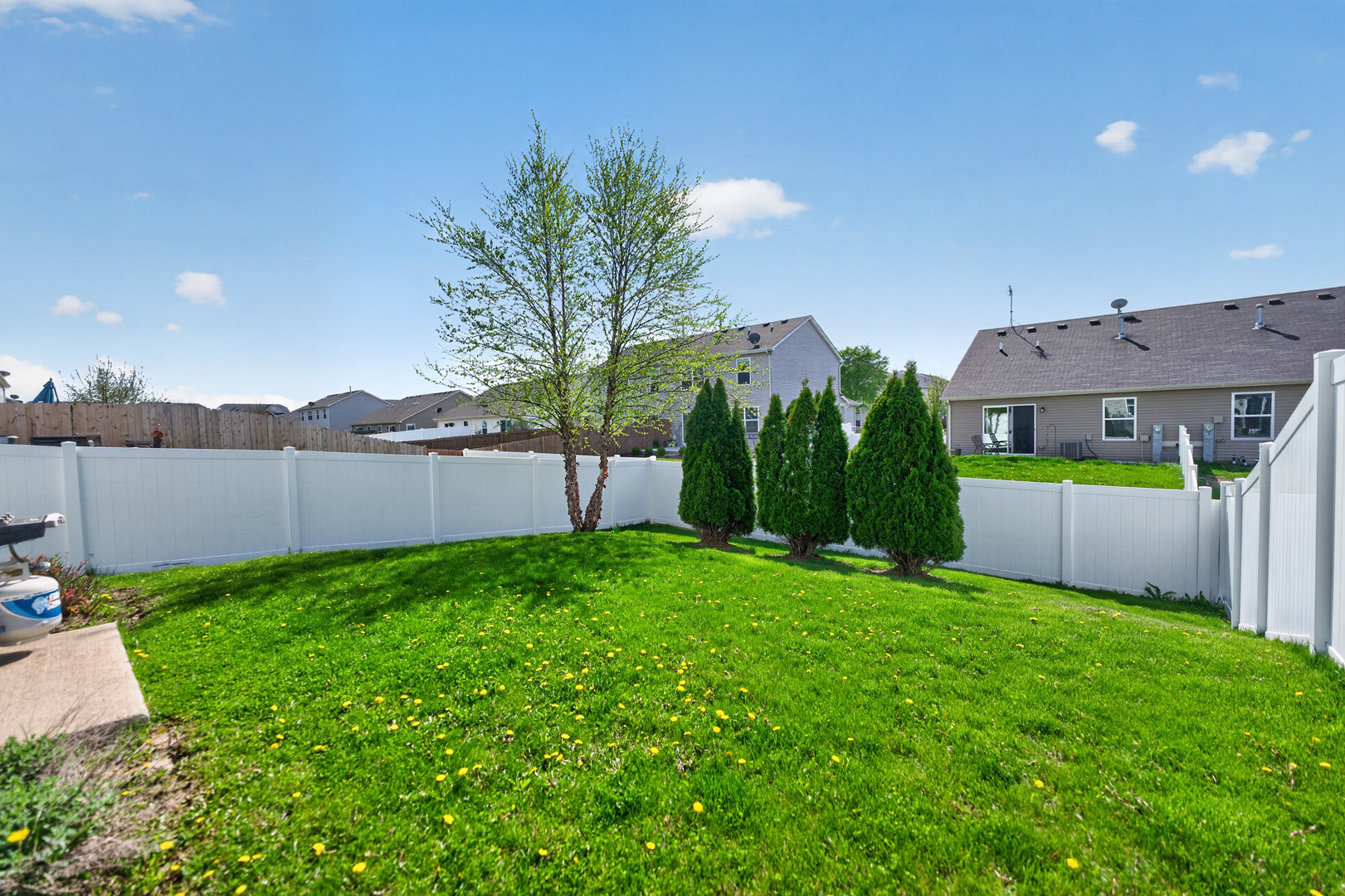 696 Vine Street, Hampshire, IL 60140