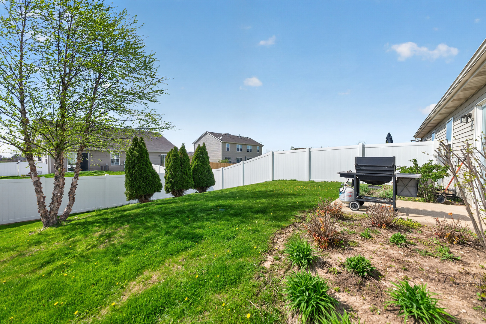 696 Vine Street, Hampshire, IL 60140