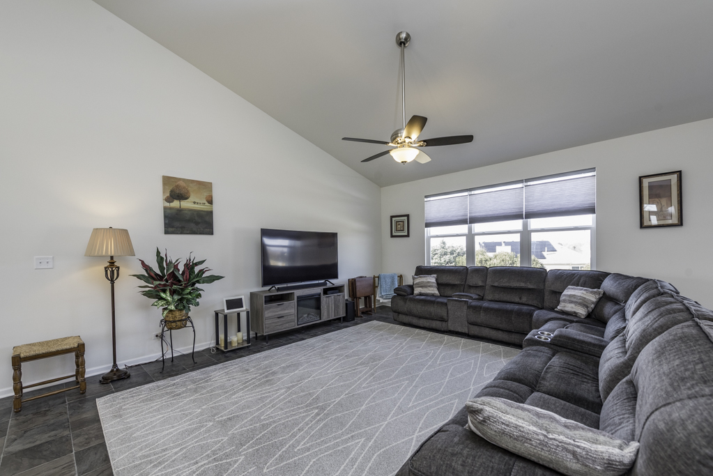 2214 Truman Trail, McHenry, IL 60051