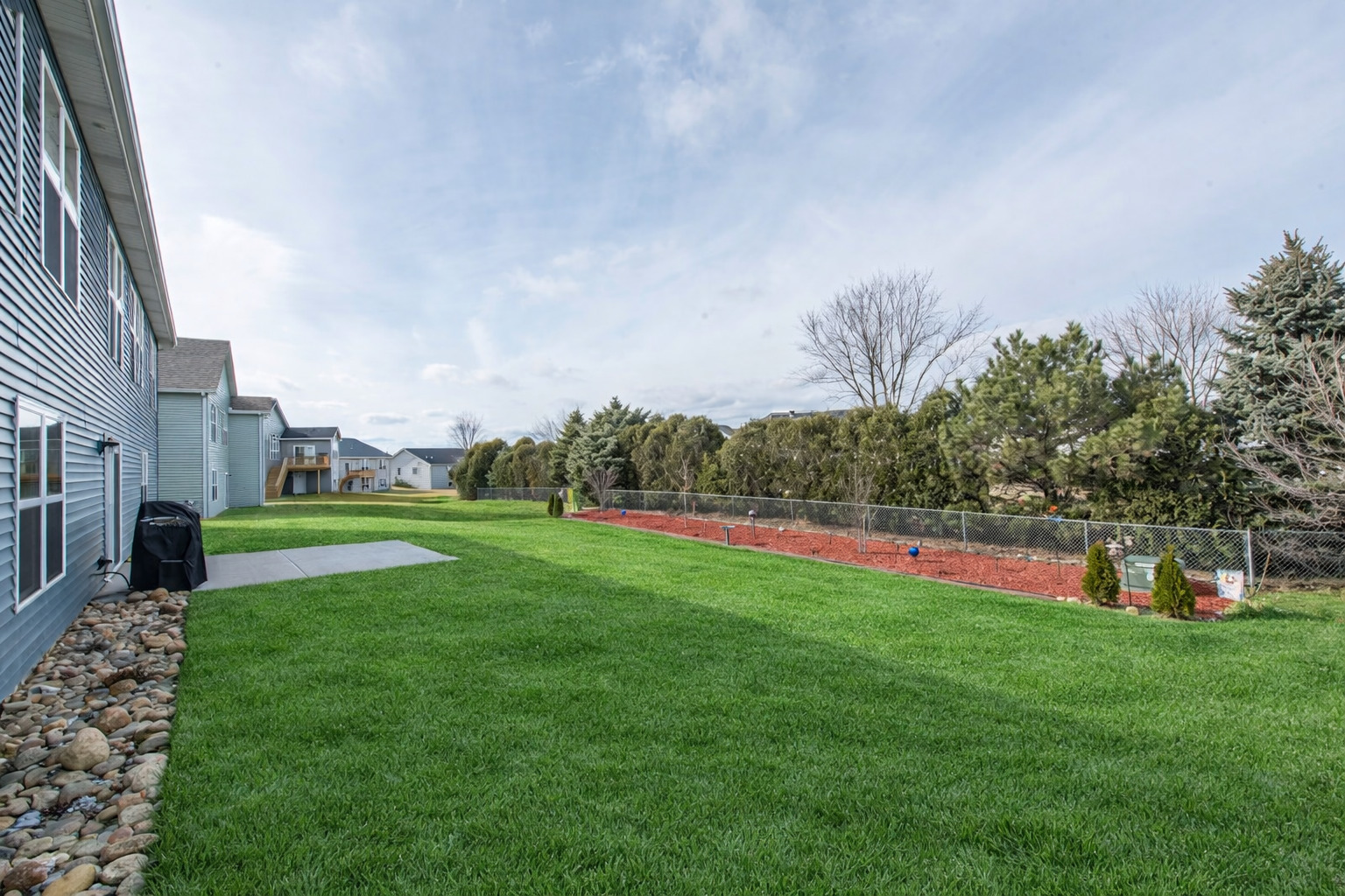 2214 Truman Trail, McHenry, IL 60051