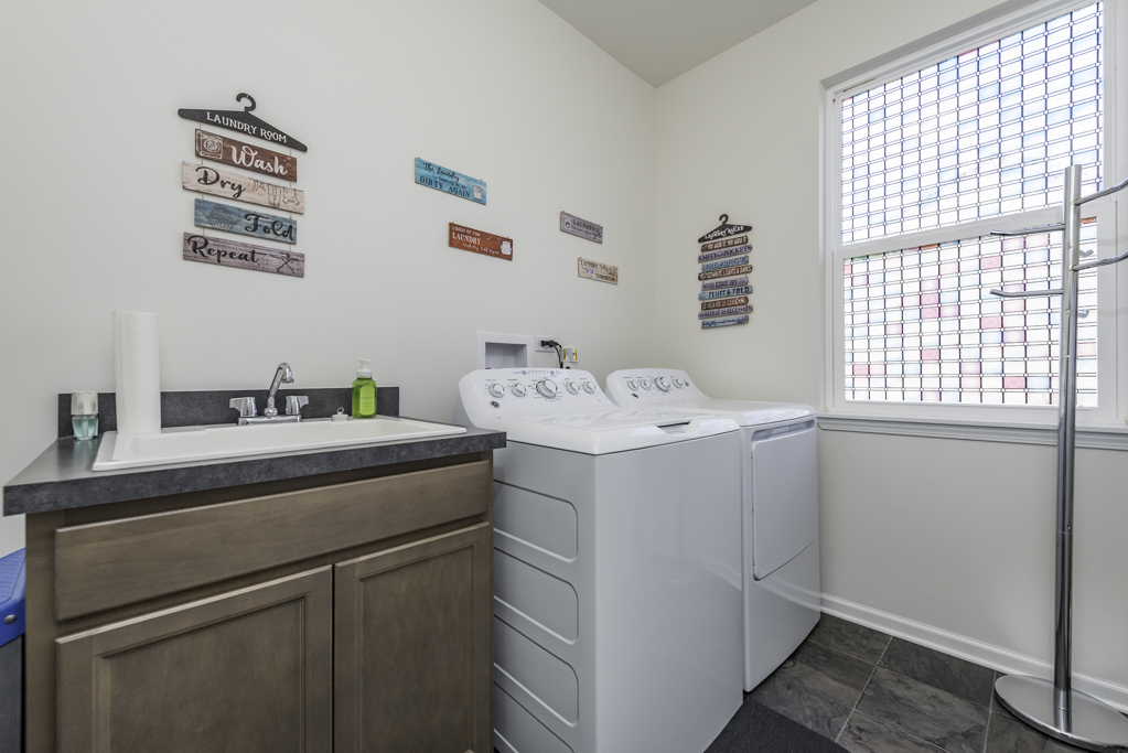 2214 Truman Trail, McHenry, IL 60051