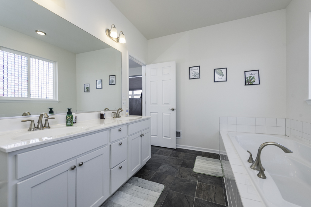 2214 Truman Trail, McHenry, IL 60051