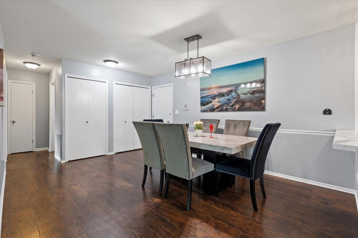 1255 W Prospect Avenue #109, Mount Prospect, IL 60056