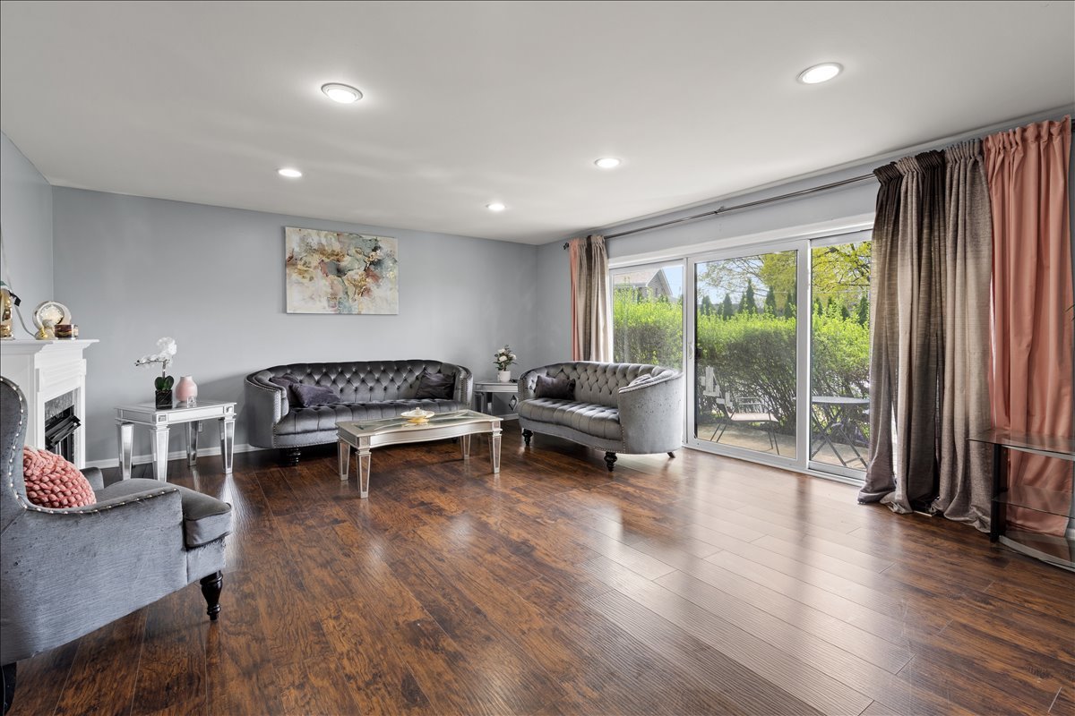 1255 W Prospect Avenue #109, Mount Prospect, IL 60056