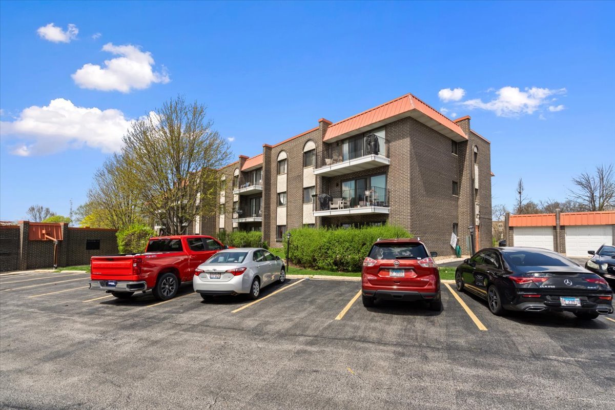 1255 W Prospect Avenue #109, Mount Prospect, IL 60056