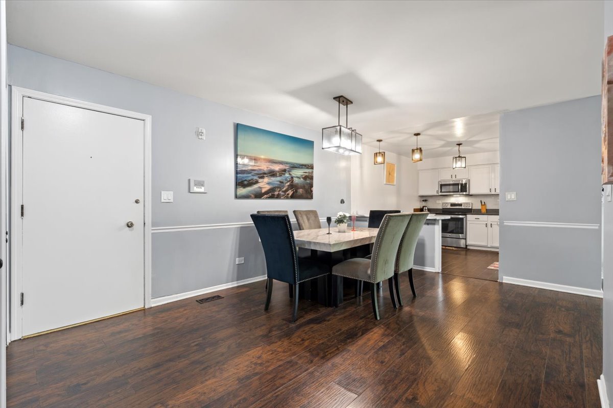 1255 W Prospect Avenue #109, Mount Prospect, IL 60056