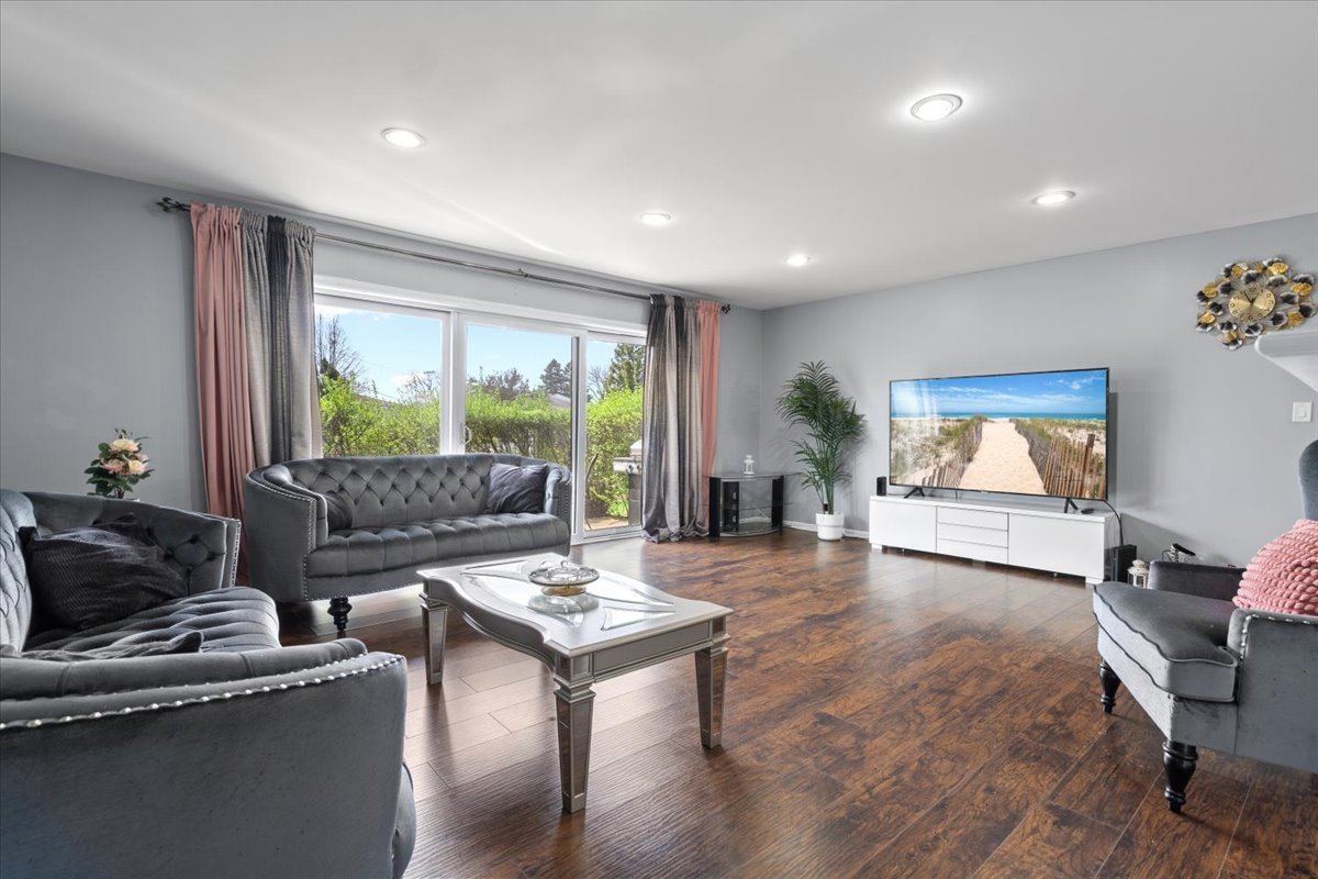 1255 W Prospect Avenue #109, Mount Prospect, IL 60056