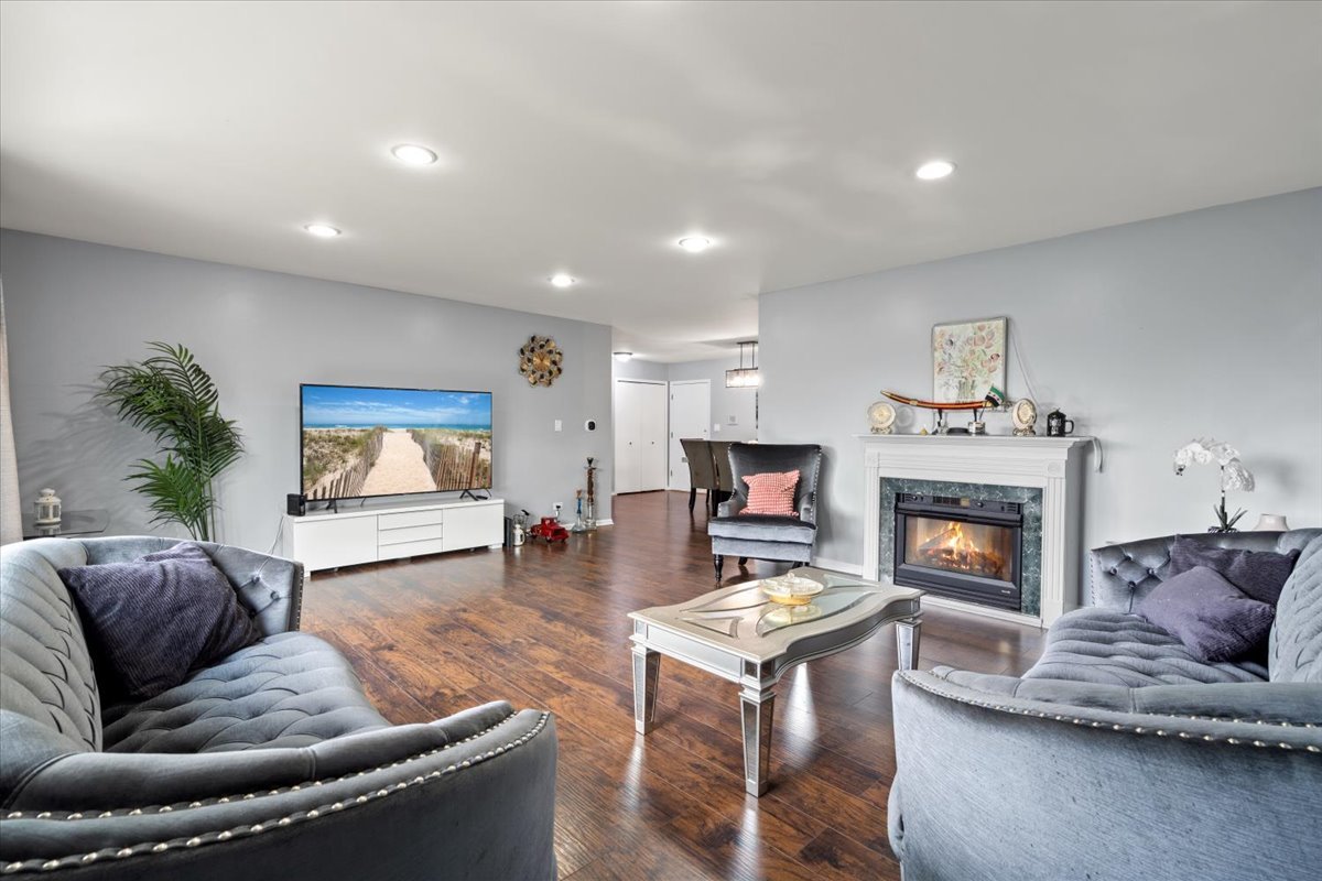 1255 W Prospect Avenue #109, Mount Prospect, IL 60056