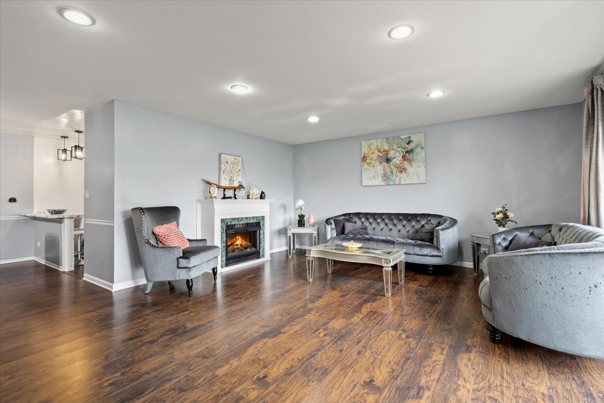 1255 W Prospect Avenue #109, Mount Prospect, IL 60056