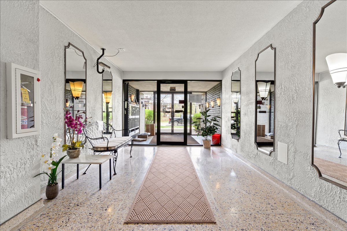 1255 W Prospect Avenue #109, Mount Prospect, IL 60056