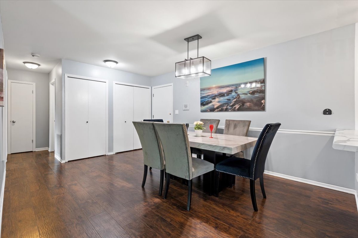 1255 W Prospect Avenue #109, Mount Prospect, IL 60056