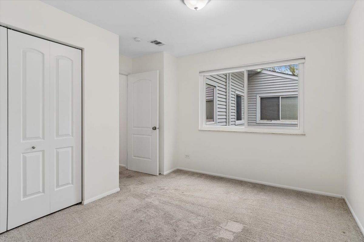 16 Wintergreen Court, Woodridge, IL 60517