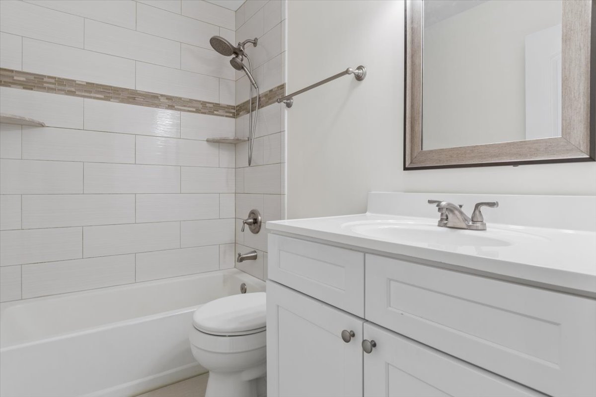 16 Wintergreen Court, Woodridge, IL 60517
