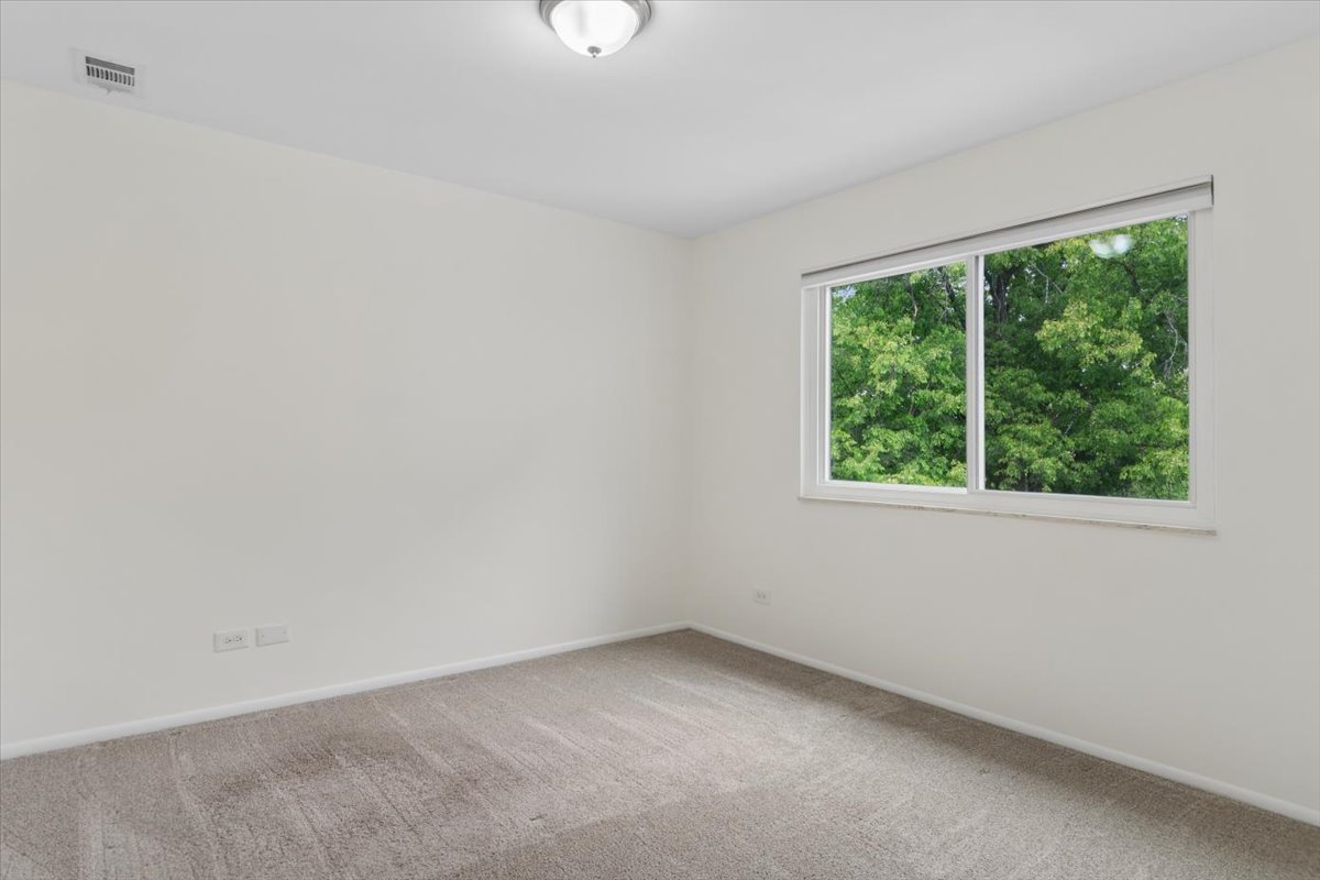16 Wintergreen Court, Woodridge, IL 60517
