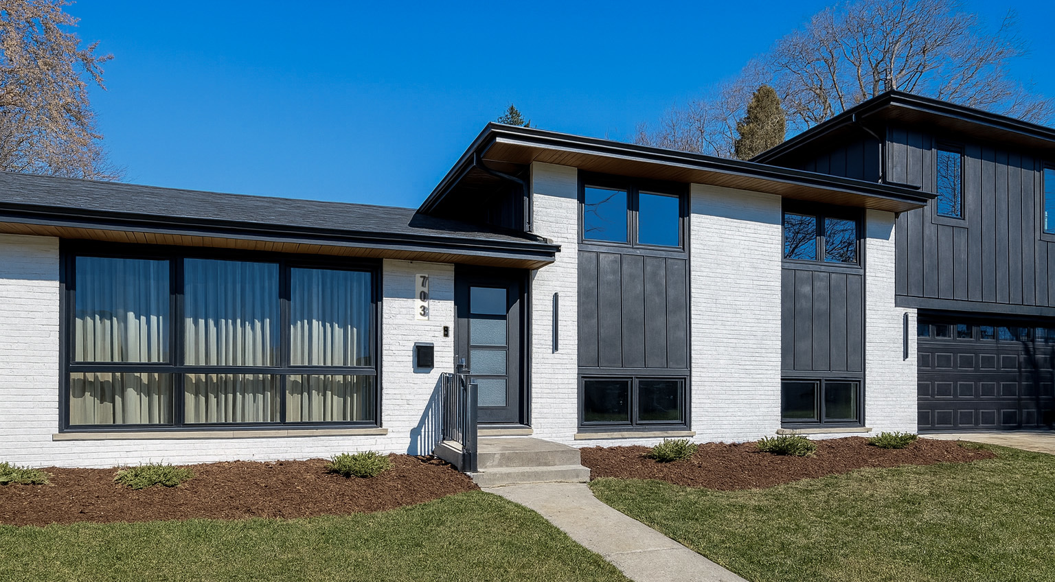 703 N Gibbons Avenue, Arlington Heights, IL 60004