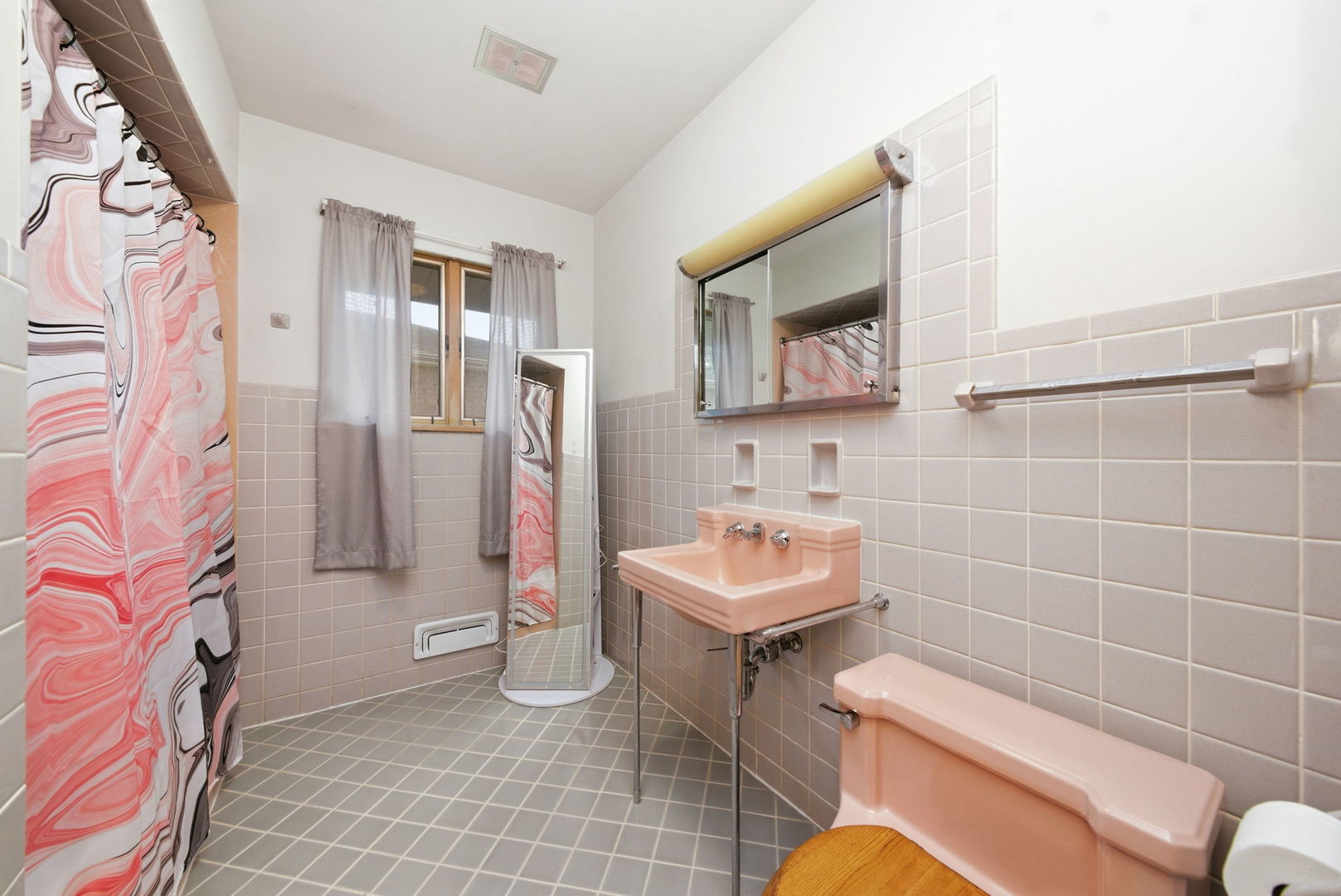 908 Curtis Avenue, Joliet, IL 60435