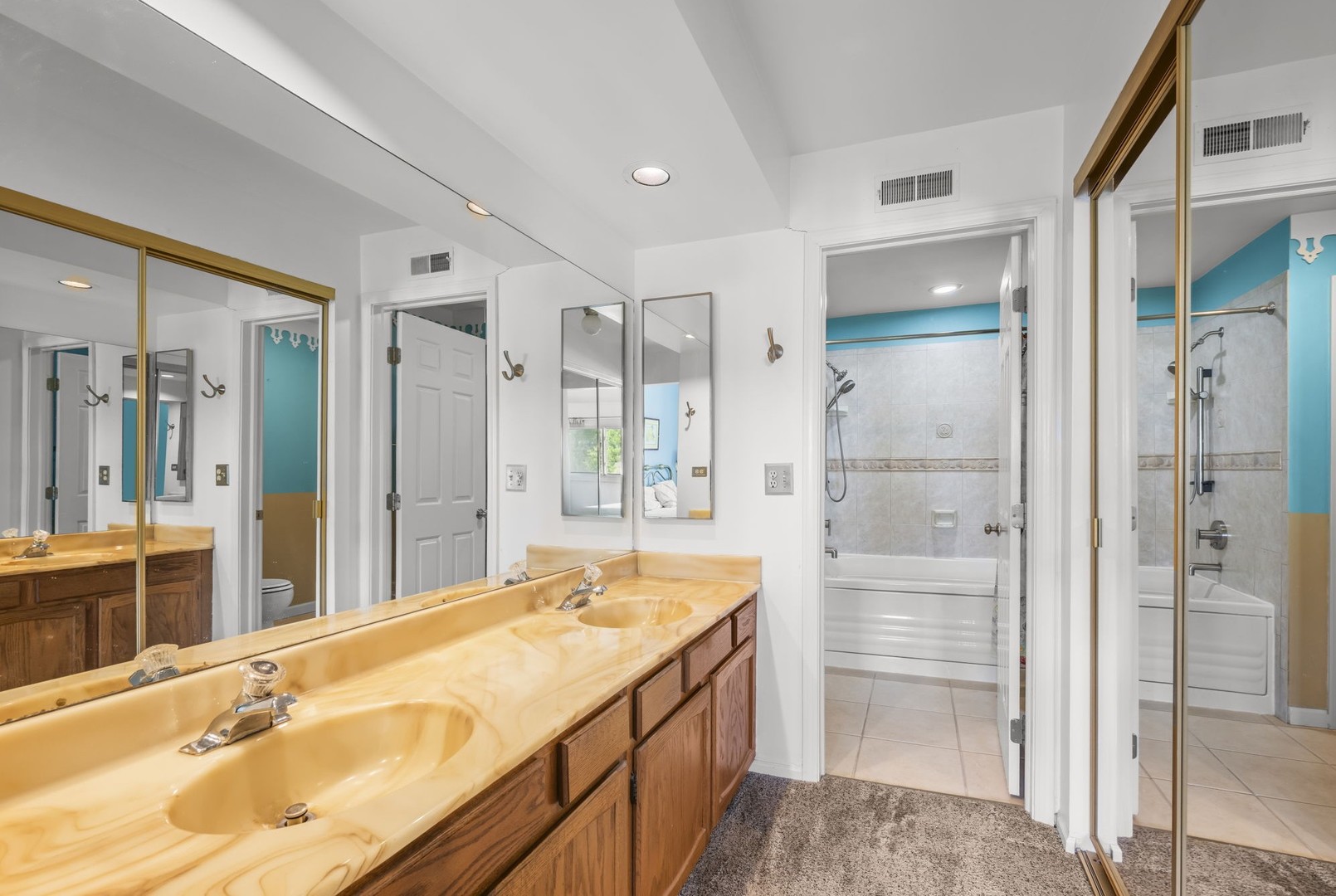 213 Winding Oak Lane, Buffalo Grove, IL 60089