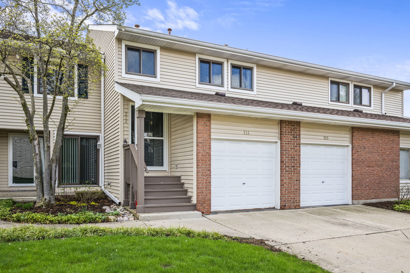 213 Winding Oak Lane, Buffalo Grove, IL 60089