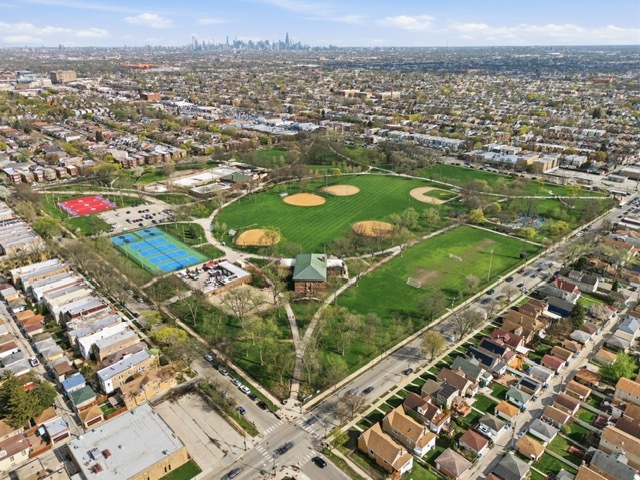 5455 W Cullom Avenue, Chicago, IL 60641