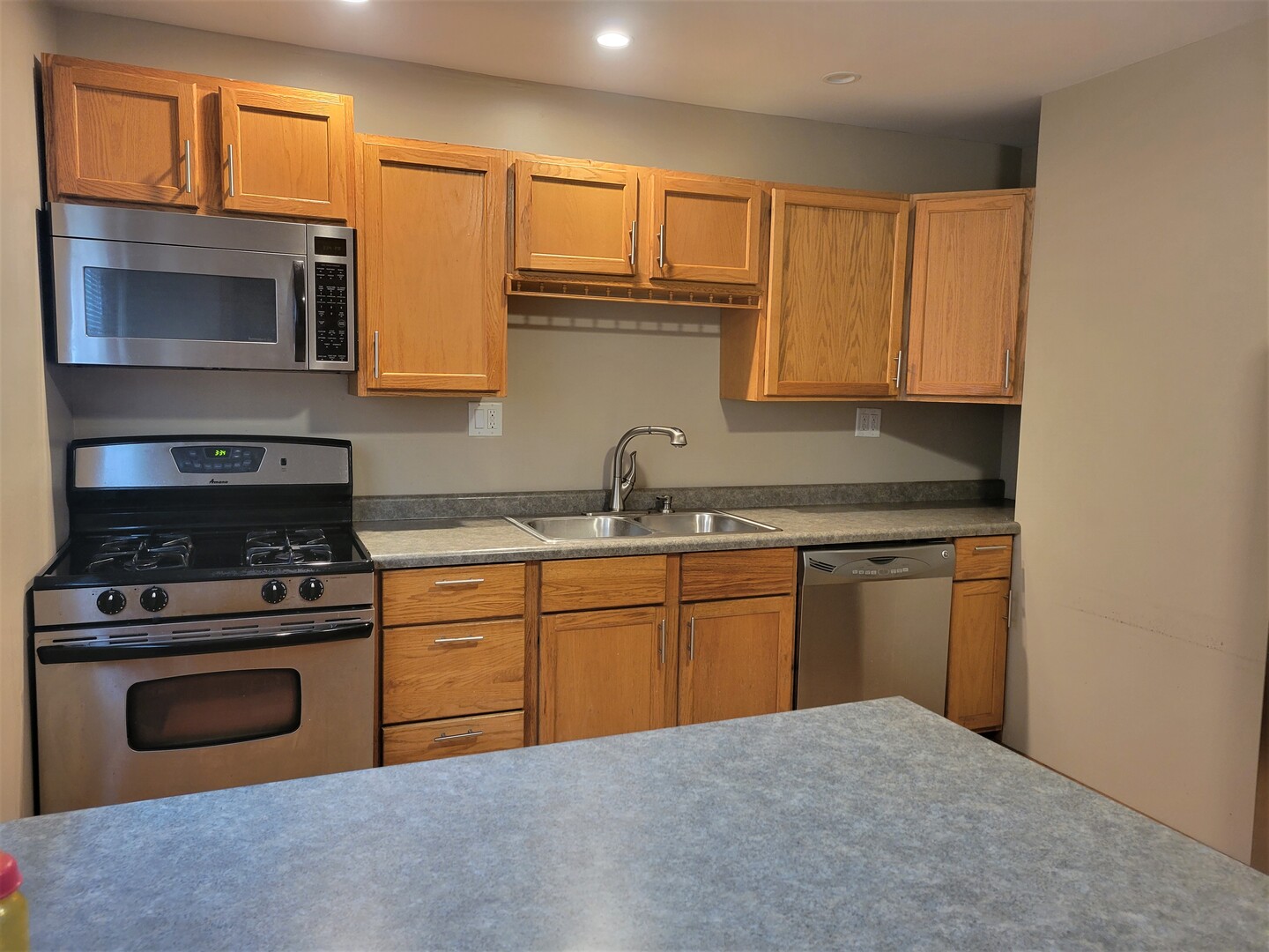 52 N Glenwood Avenue, Glenwood, IL 60425