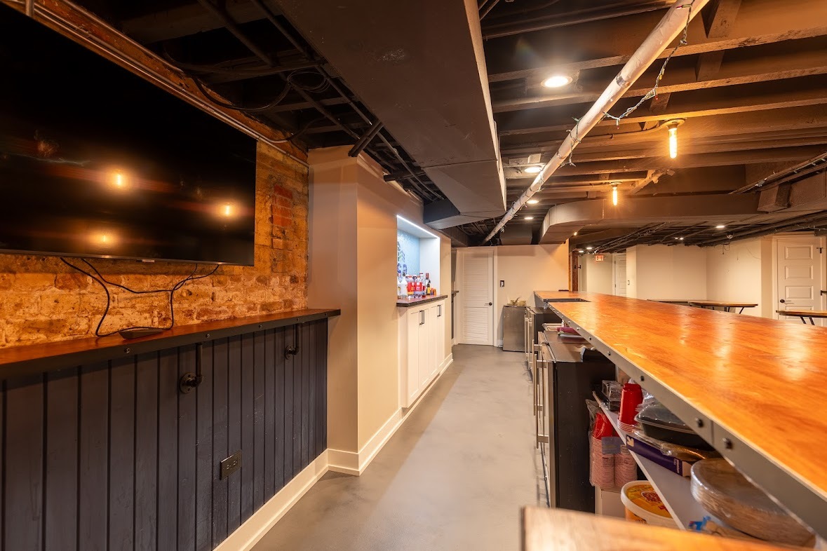 827 N Milwaukee Avenue, Chicago, IL 60642