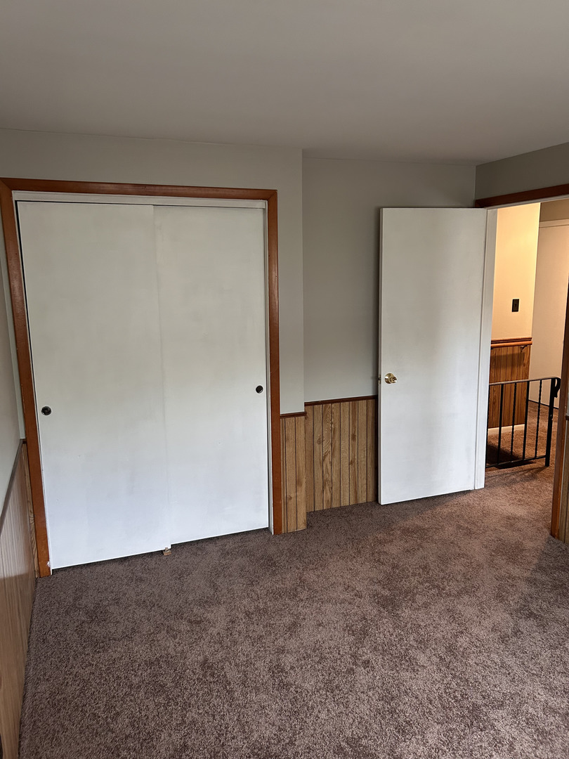 208 Dee Road, North Aurora, IL 60542