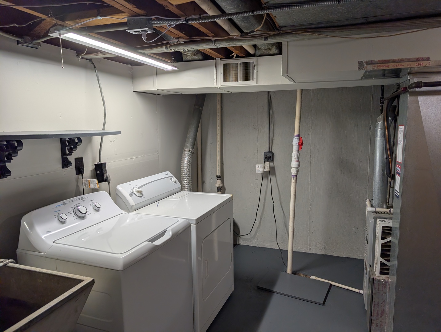 208 Dee Road, North Aurora, IL 60542