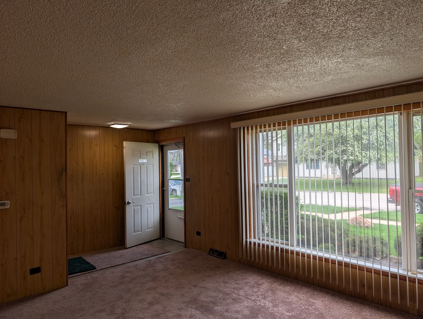 208 Dee Road, North Aurora, IL 60542