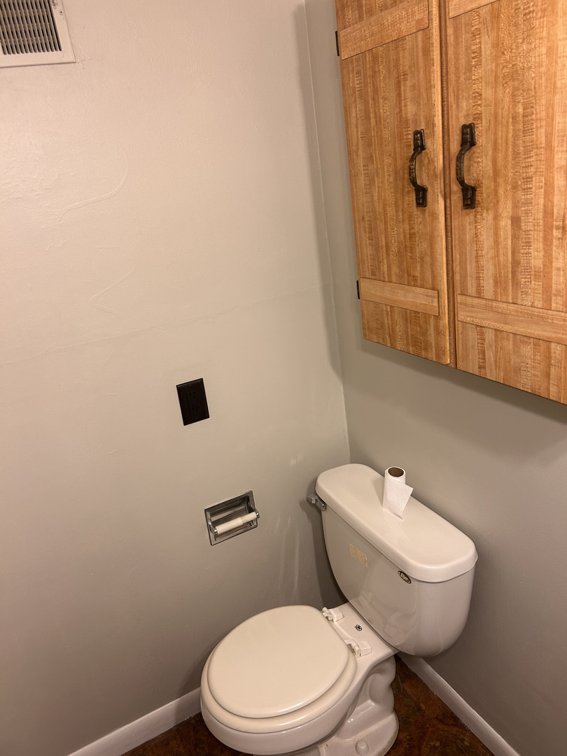 208 Dee Road, North Aurora, IL 60542