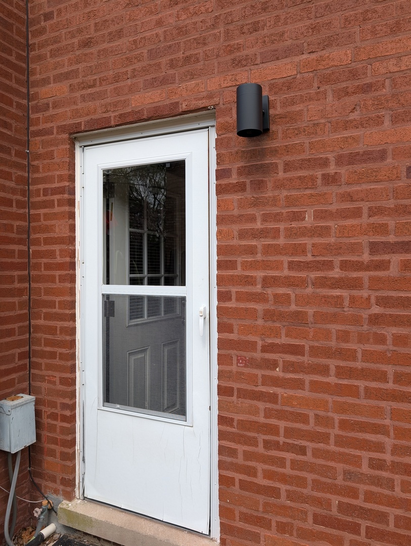 208 Dee Road, North Aurora, IL 60542