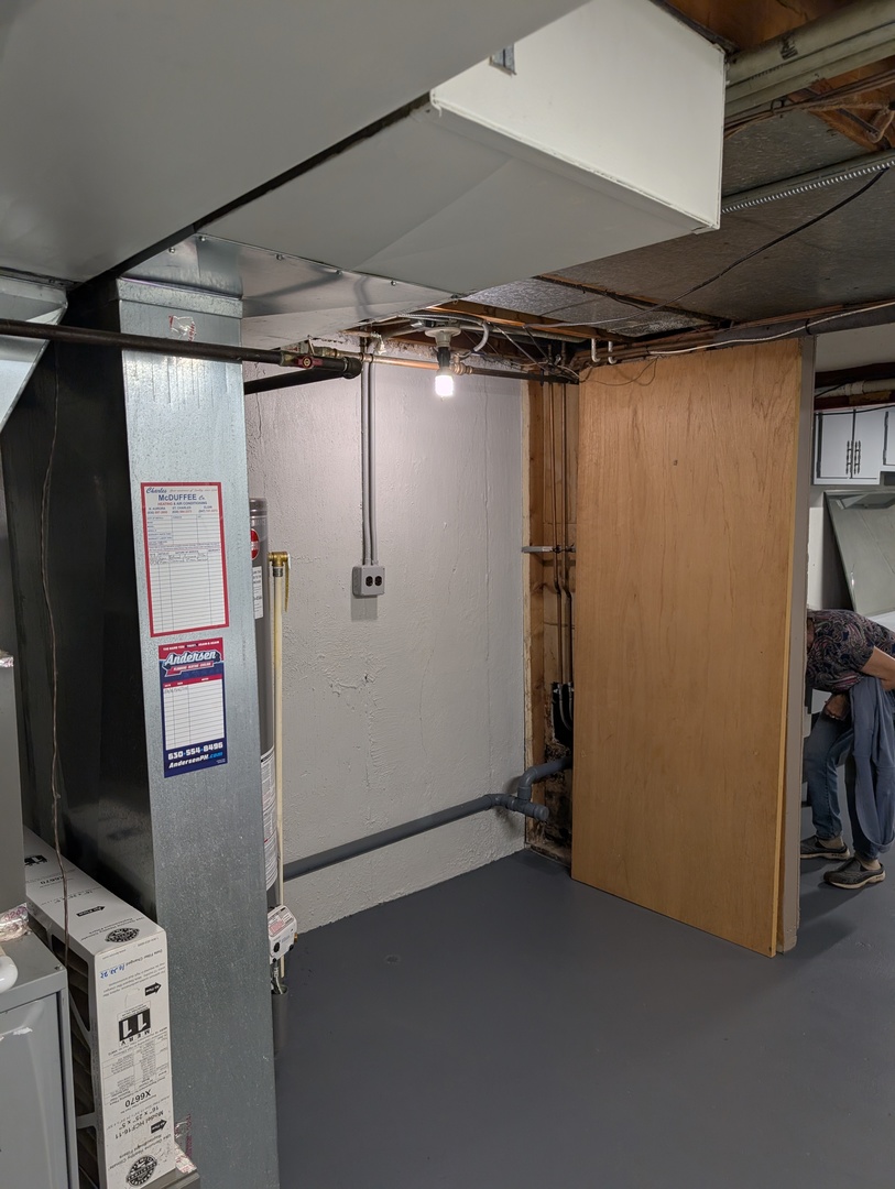 208 Dee Road, North Aurora, IL 60542