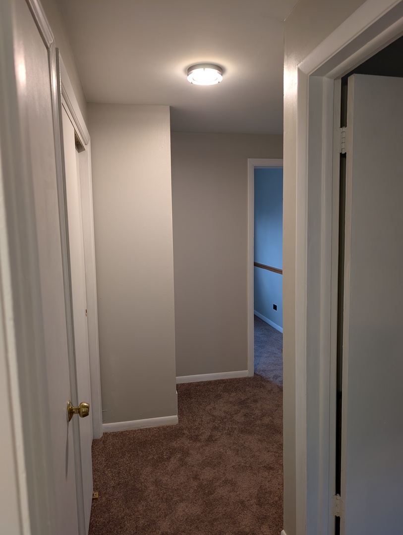 208 Dee Road, North Aurora, IL 60542