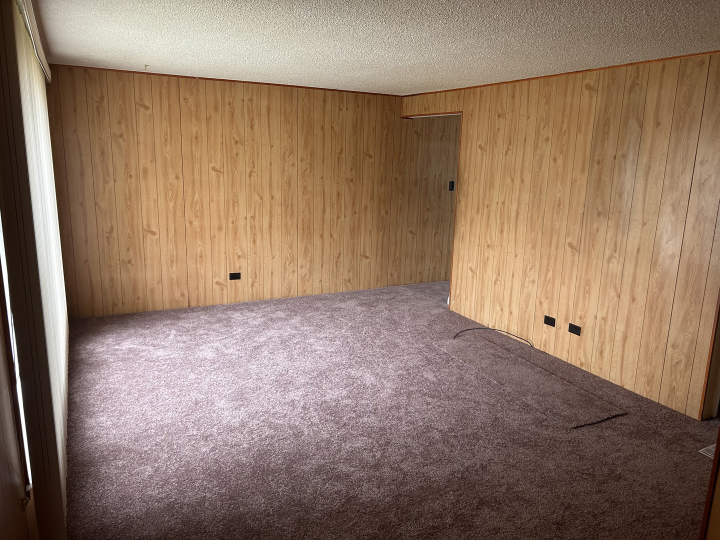 208 Dee Road, North Aurora, IL 60542