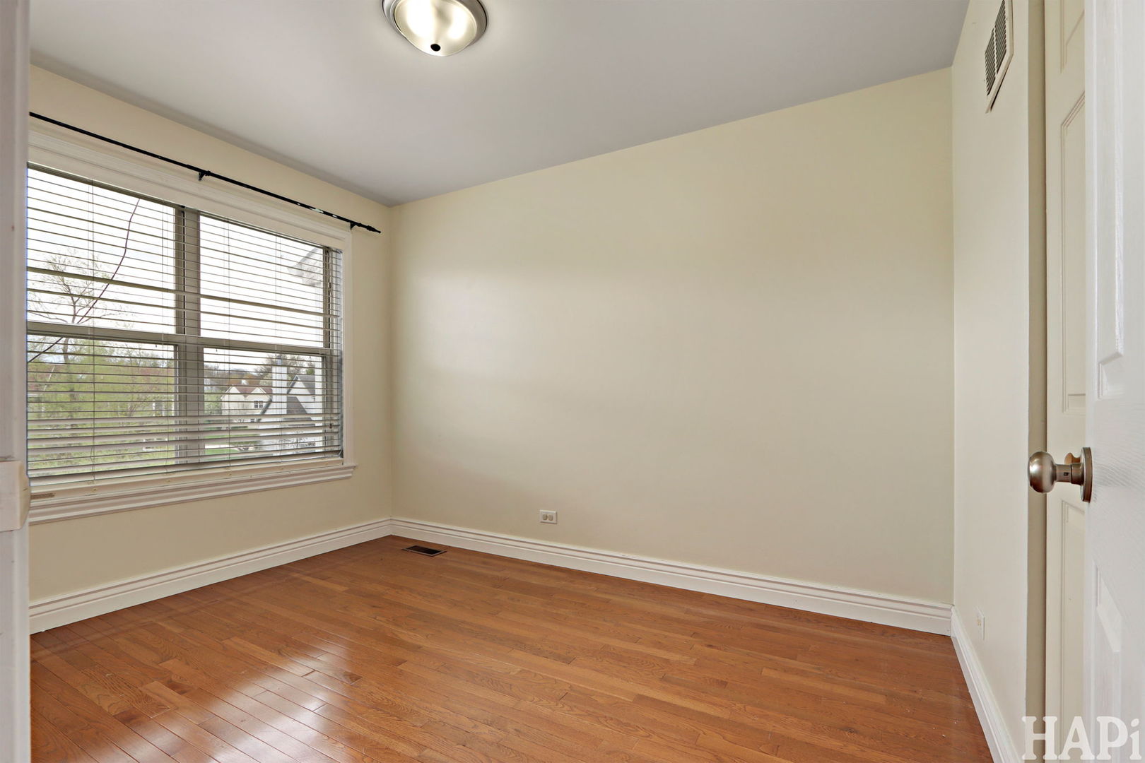 1901 BARNHILL Drive, Mundelein, IL 60060