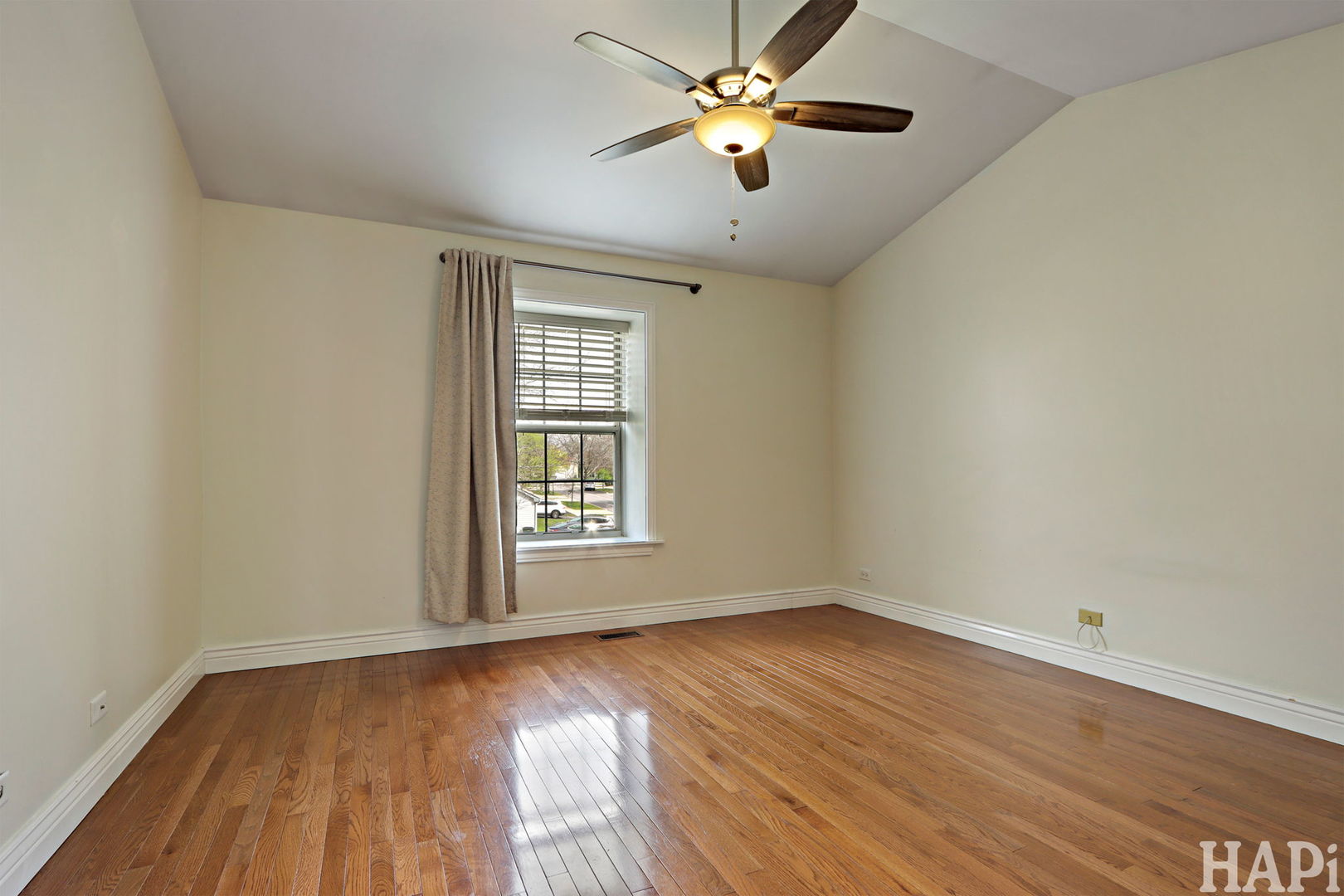 1901 BARNHILL Drive, Mundelein, IL 60060