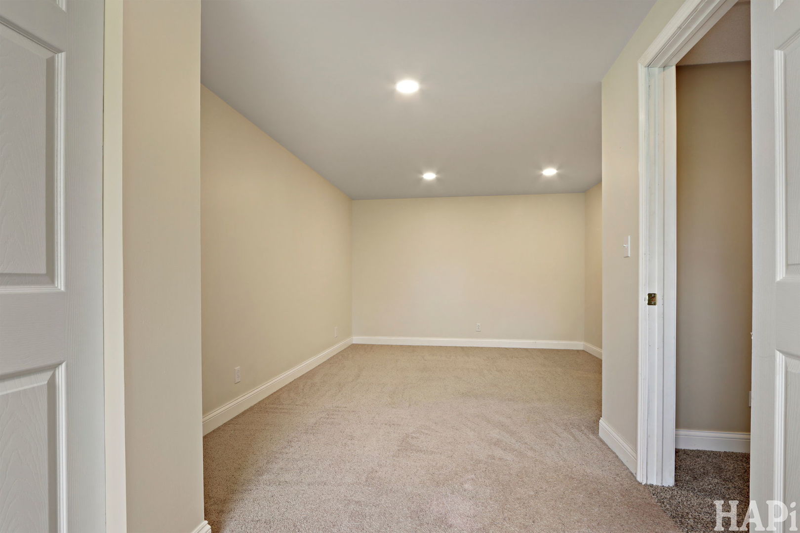 1901 BARNHILL Drive, Mundelein, IL 60060