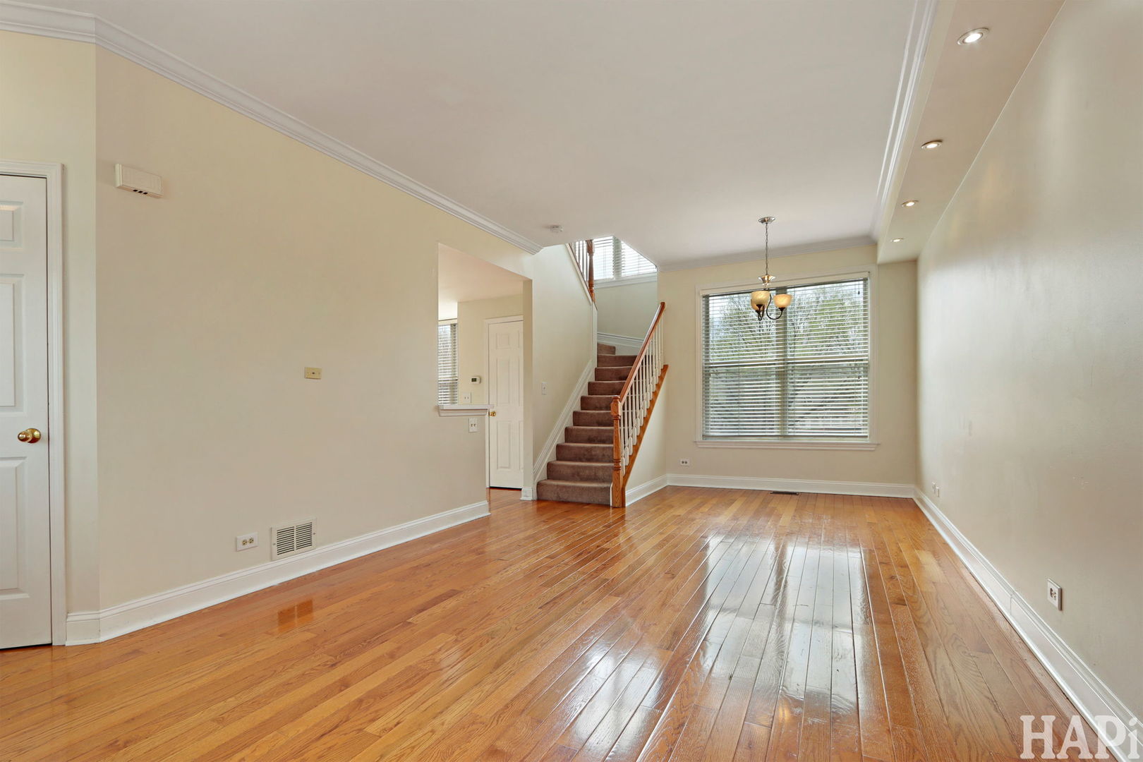 1901 BARNHILL Drive, Mundelein, IL 60060